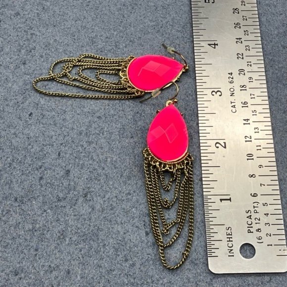 Trifari Dangle Pierced Earrings Neon Pink Faceted Teardrop Gold Chain Barbie - Picture 6 of 6
